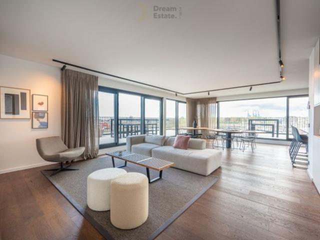 Luxueuze penthouse met magnifieke open zichten op de jach.