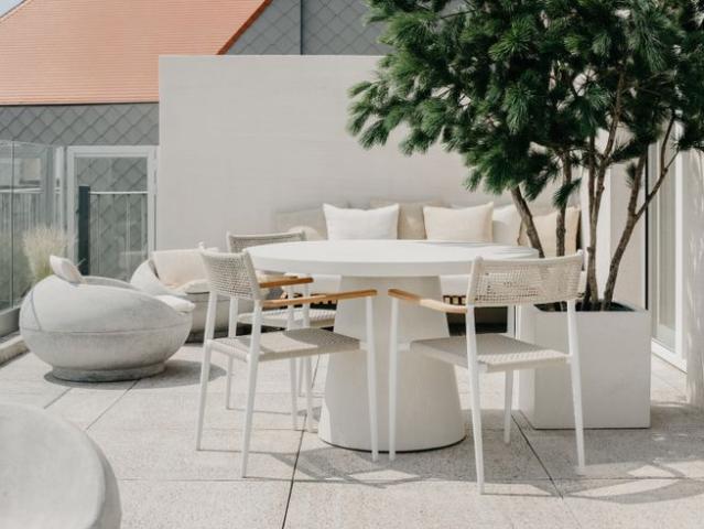 Luxueuze penthouse met frontaal zeezicht en ruime terrass.