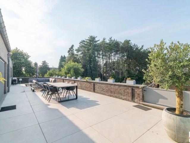 Luxueus afgewerkt appartement met gigantisch zonneterras