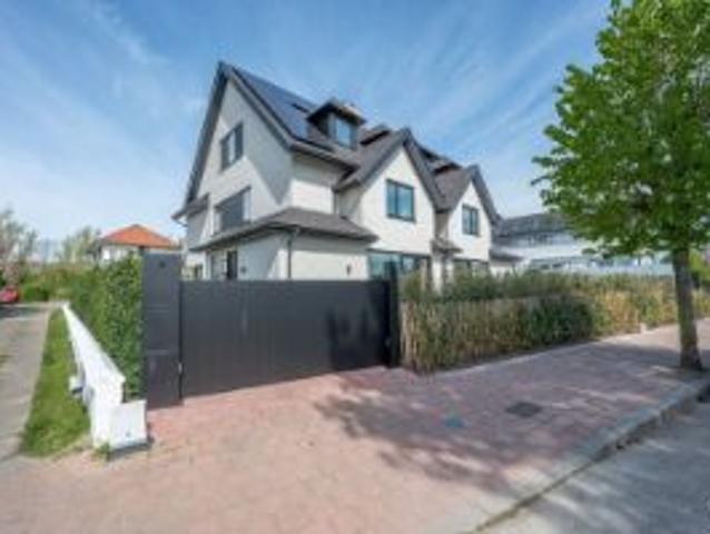 Luxueus afgewerkte nieuwbouwvilla bevindt zich nabij Park 5
