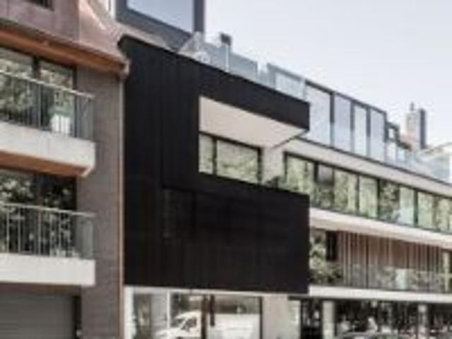 Luxueus afgewerkte, volledige residentie langs de groene as