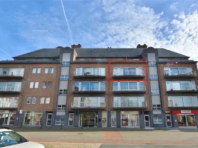 Luxueus appartement met 2 slpk en twee terrassen, ondergrondse garage* en kelderberging in hartje Eeklo voor 295.000 EUR