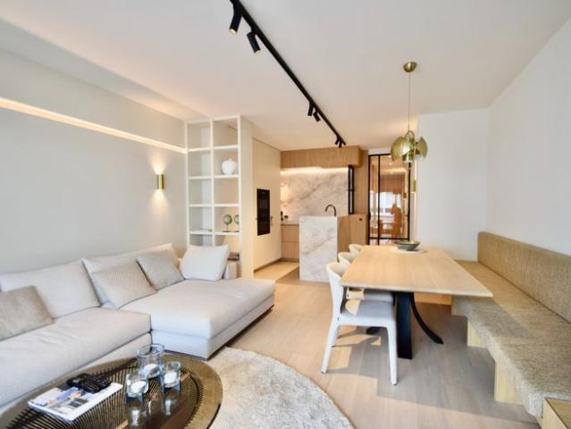 Luxueus appartement met zijdelings zeezicht, gelegen tuss.