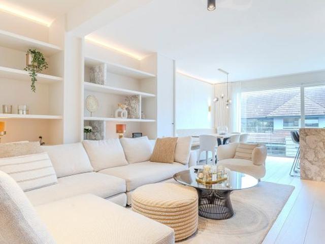 Luxueus gerenoveerd appartement met 3 slaapkamers en terr.