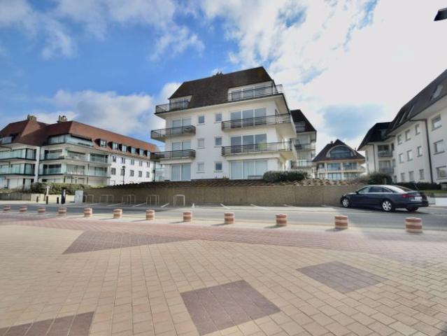 Luxueus gerenoveerd appartement met zeezicht vlakbij de w.
