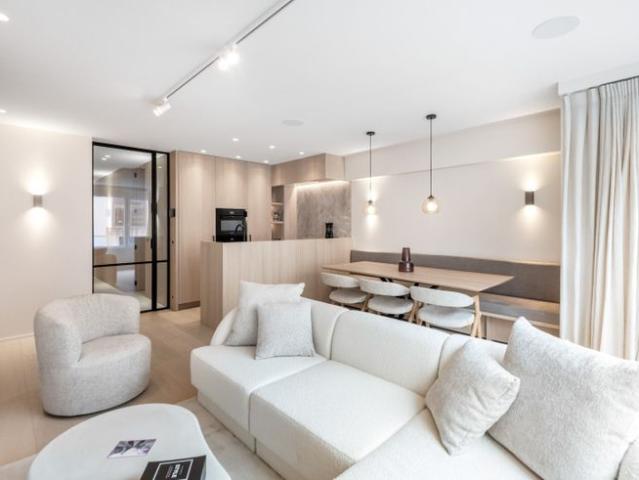 Luxueus gerenoveerd appartement gelegen op minder dan 100 m