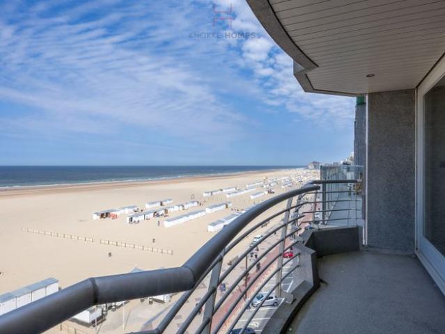 Luxueus gerenoveerd vakantie appartement op de zeedijk aa.