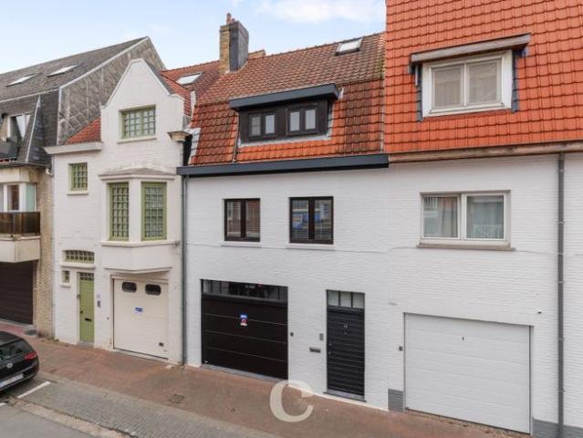 Luxueus gerenoveerde woning met 3 ruime slaapkamers in he.