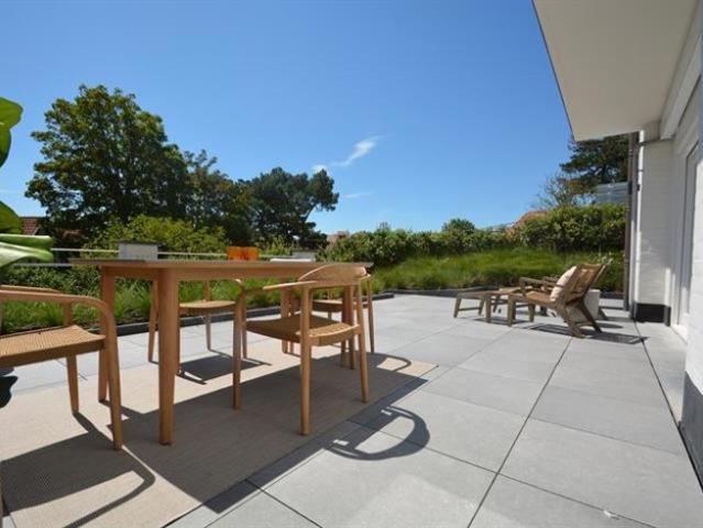 Luxueus tuinappartement met 3 slaapkamers in hartje Zoute.