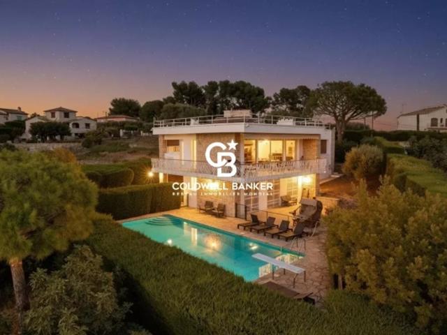 Luxueuse villa avec vue panoramique à Cagnes sur Mer