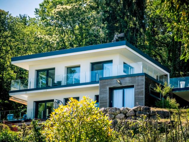 Luxueuse villa de 5 chambres avec vue panoramique sur le Lac