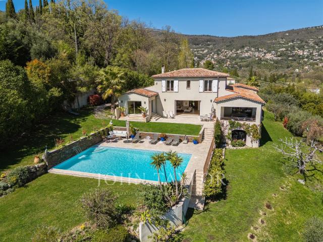 Luxueuse villa de 7 chambres avec vue panoramique pour une g. 305m² Châteauneuf Grasse
