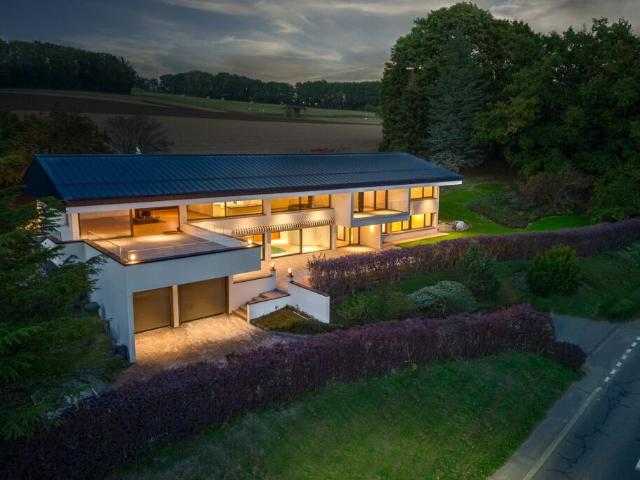 Luxueuse et unique propriété avec vue imprenable sur le lac Léman et les Alpes