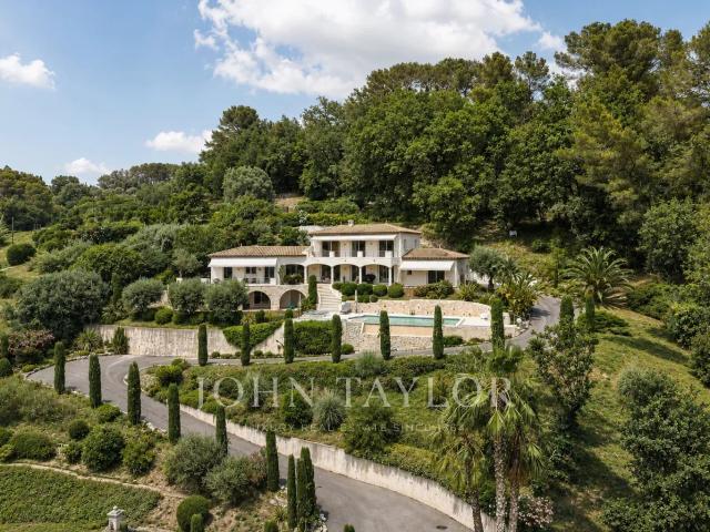 Luxueuse propriété avec vue panoramique sur Saint Paul de Vence