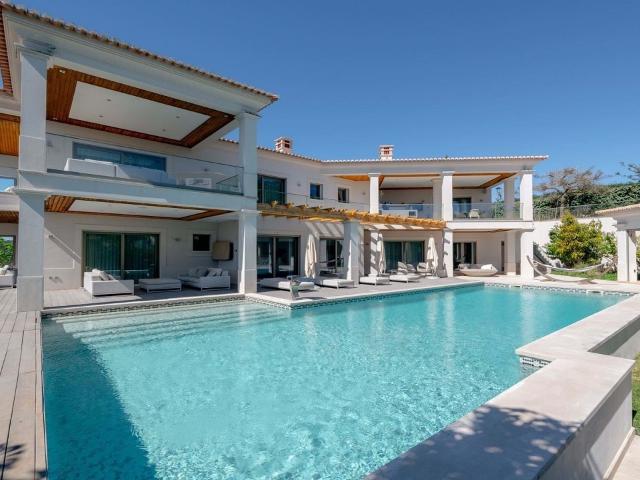 Luxuosa moradia de golfe com vista mar no West Algarve à ven. 572m² Budens