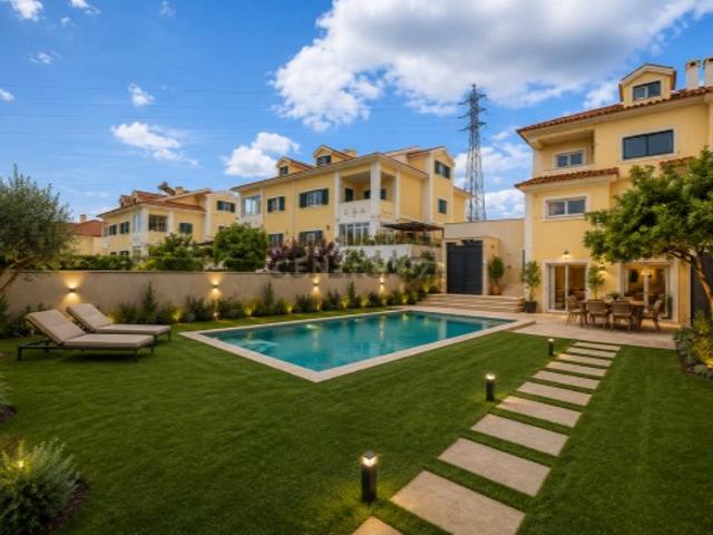 Luxuosa Moradia em Construção na Charneca de Caparica, Almada