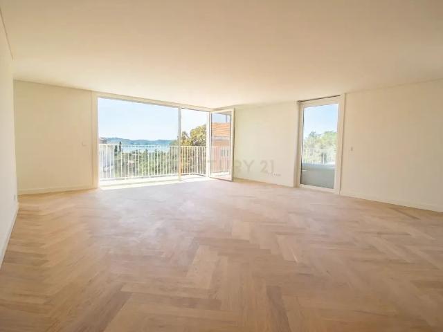 Luxuosa Moradia em Alcântara, Lisboa 240m² com Vista Rio