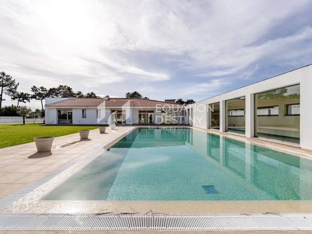 LUXUOSA MORADIA EM LOTE DE 5000M2
