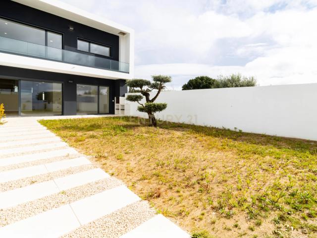Luxuosa Moradia T3+1 I Piscina I Entroncamento