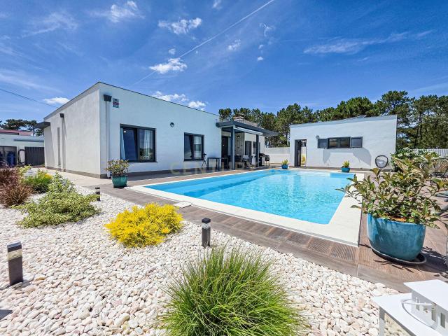 Luxuosa Moradia T3 com Piscina em Azeitão, Setúbal