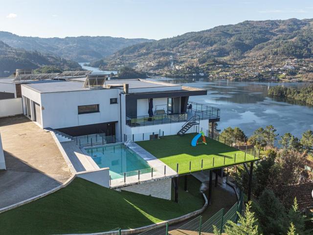 Luxuosa Moradia T4 com excelentes acabamentos no Gerês 321m² Vilar Da Veiga
