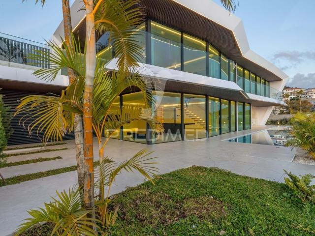 LUXUOSA MORADIA T4 COM PISCINA VISTA MAR