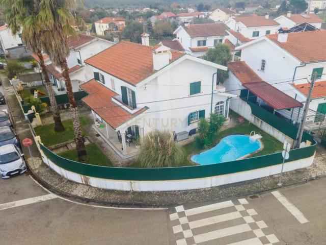 Luxuosa Moradia T4 em Lousã, Coimbra 420m² de Conforto