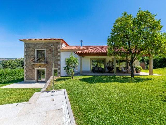 Luxuosa Moradia T4 em Ponte de Lima 186m² Fornelos e Queijada