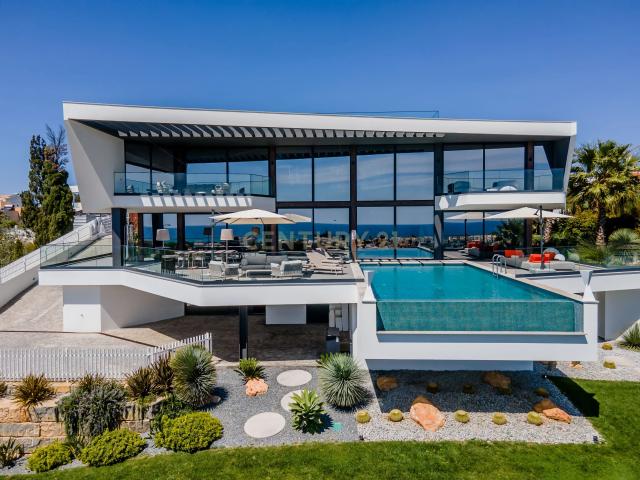 Luxuosa moradia T5 com vista mar a 8 minutos das mais famosas praias de Albufeira
