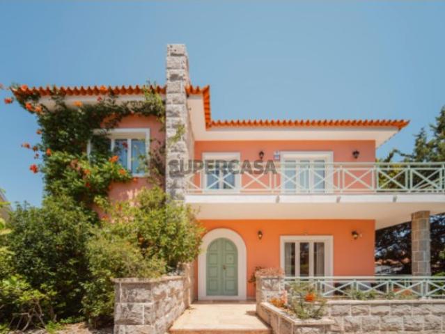 Luxuosa Moradia T8 em Oeiras com Piscina e Terraço