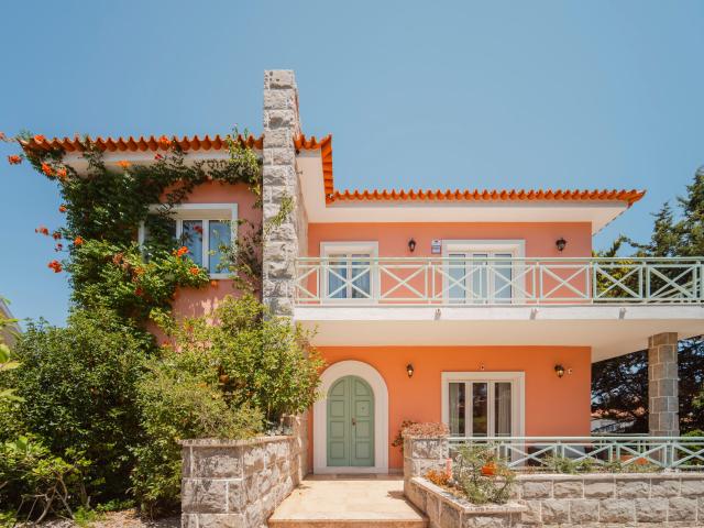 Luxuosa Moradia T8 em Oeiras com Piscina e Terraço