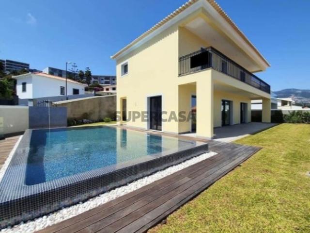 Luxuosa Moradia V3 com piscina Infinita ZIno Casa Branca