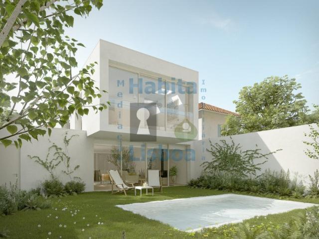 Luxuosa Moradia V4 com Piscina e Jardim de Inverno, Lisboa