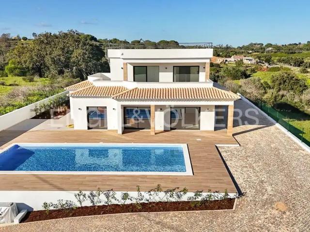 Luxuosa Moradia V4 no Campo próxima do Carvoeiro 255m² Lagoa e Carvoeiro