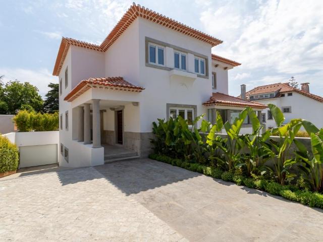 Luxuosa Moradia V6 totalmente recuperada no Restelo 0m² Belém