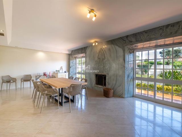 Luxuosa Casa T13 com Piscina e Jardins em Arcozelo – Um Refú. 875m² Arcozelo