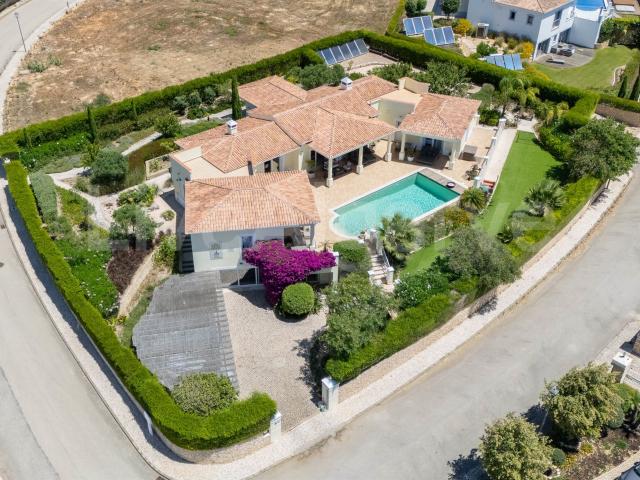 Luxuosa | Exquisita Vila T3+1 com Vista Mar à Venda na Reser. 320m² Luz