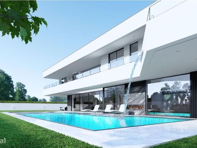 Luxuosa e Elegante Moradia Contempornea em Vila Alegre