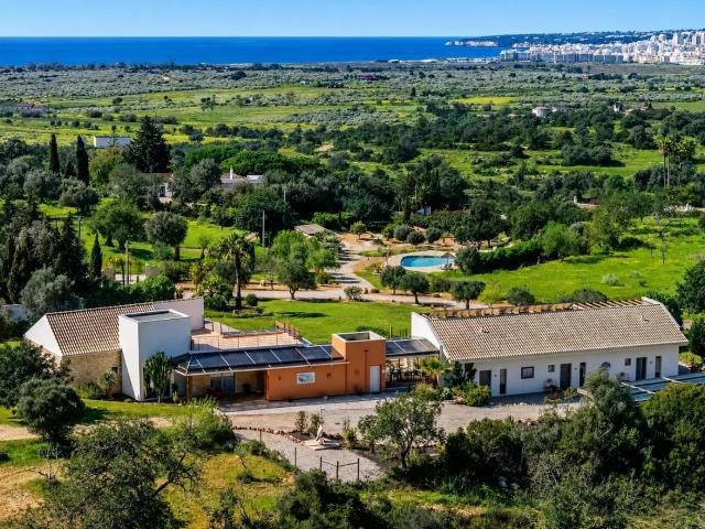 Luxuosa e Exclusiva moradia T5 / Vista Mar / 5 minutos da Praia / Albufeira
