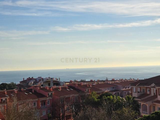 Luxuosa Penthouse Duplex T4+1 na Costa da Guia, em Cascais, com Vista Mar