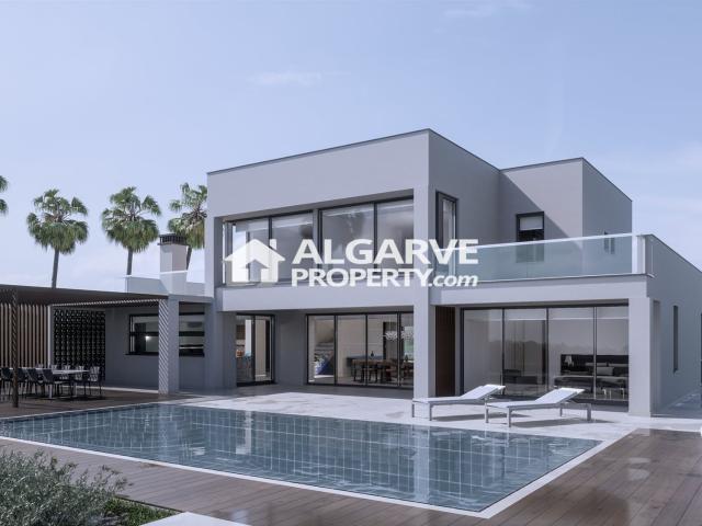 Luxuosa Residência Tranquila situada num terreno amplo em La. 337m² Lagos