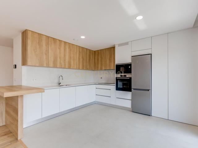 Luxuoso Apartamento T4 com elevador e garagem fechada, em Pombal, Leiria