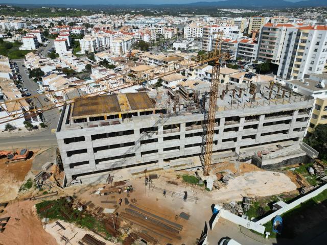 LUXUOSO APARTAMENTO T2+1, COM GARAGEM E PISCINA EM LAGOS