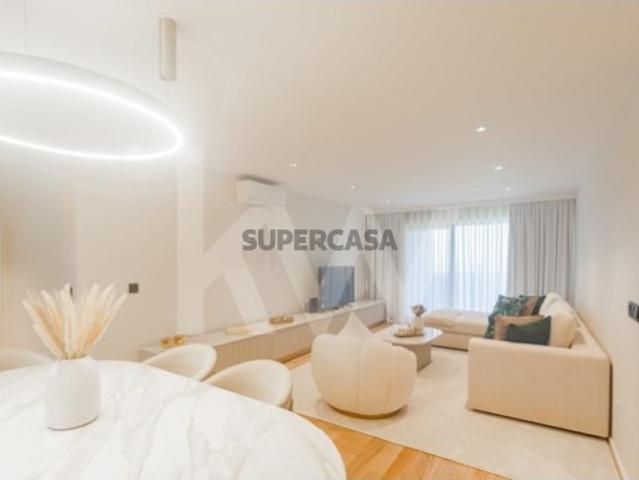 Luxuoso Apartamento T2 no Edf. Sec. XXI 18 Virtudes S Martinho, Funchal