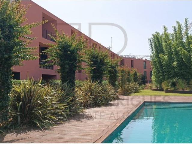 Luxuoso Apartamento T3 em condomínio fechado com arquitetura. 136m² Quarteira