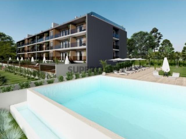 Luxuoso Apartamento T3, piscina comum e estacionamento, em Olhão