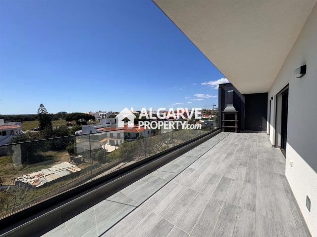 Luxuoso T3 a estrear nas Gambelas, Faro, com Vistas Deslumbr. 175m² Montenegro