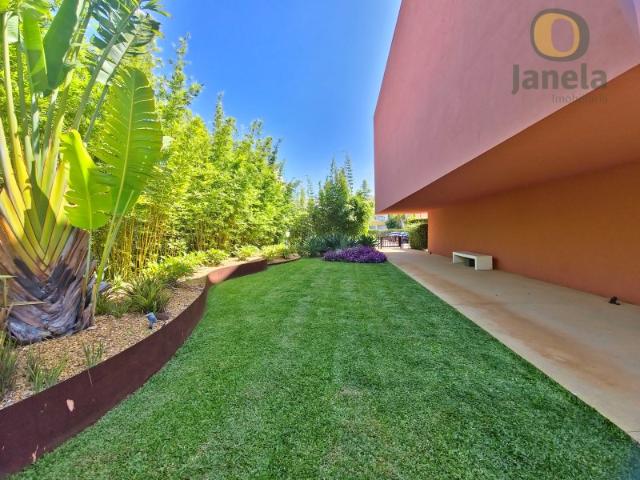 Luxuoso T3 com jardins exuberantes, piscina, dois lugares garagem zona exclusiva do Algarve VILAMOURA
