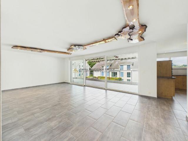 Luxus trifft Lebensqualität Exklusive 5.5 Zimmer Wohnung mit attraktivem Steuerfuss
