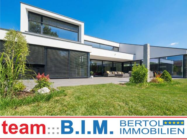 Luxus Villa am Waldrand mit Indoor Pool, Spa und Club Floor | Architecture. Light. Privacy. |
